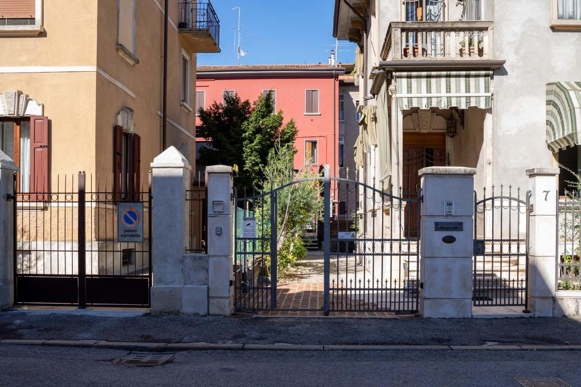 Отель Residenza Grazioli 2 Верона Экстерьер фото