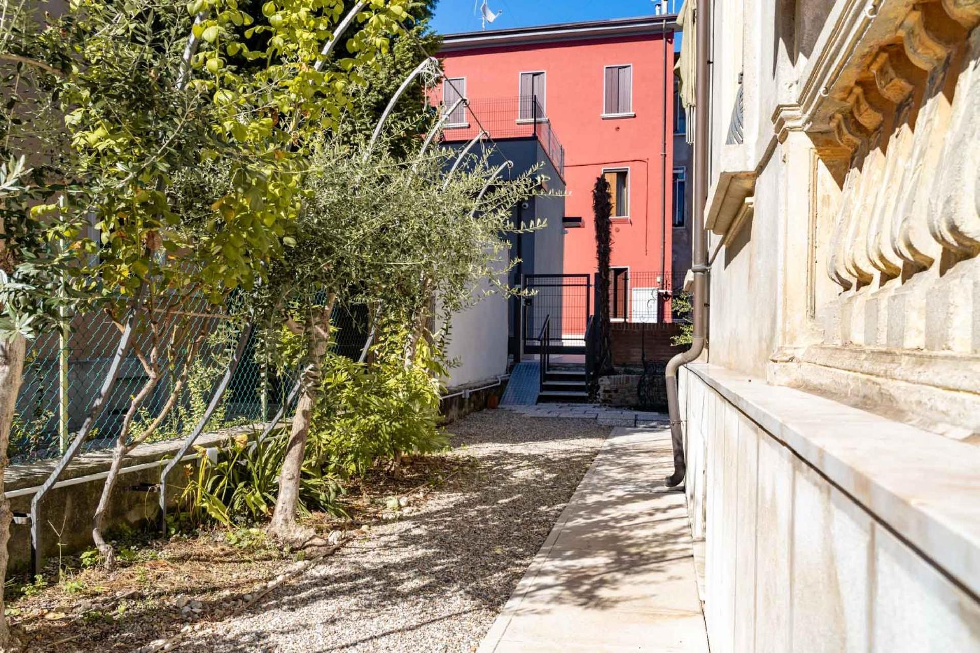 Отель Residenza Grazioli 2 Верона Экстерьер фото